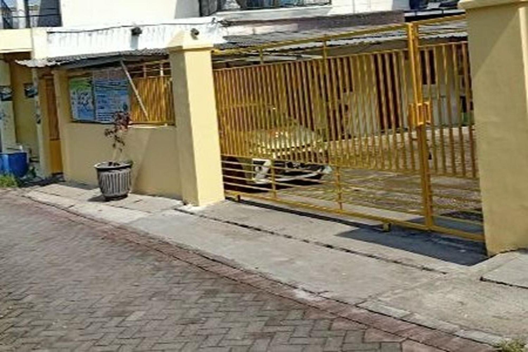 Kost 48 Surabaya Exterior foto